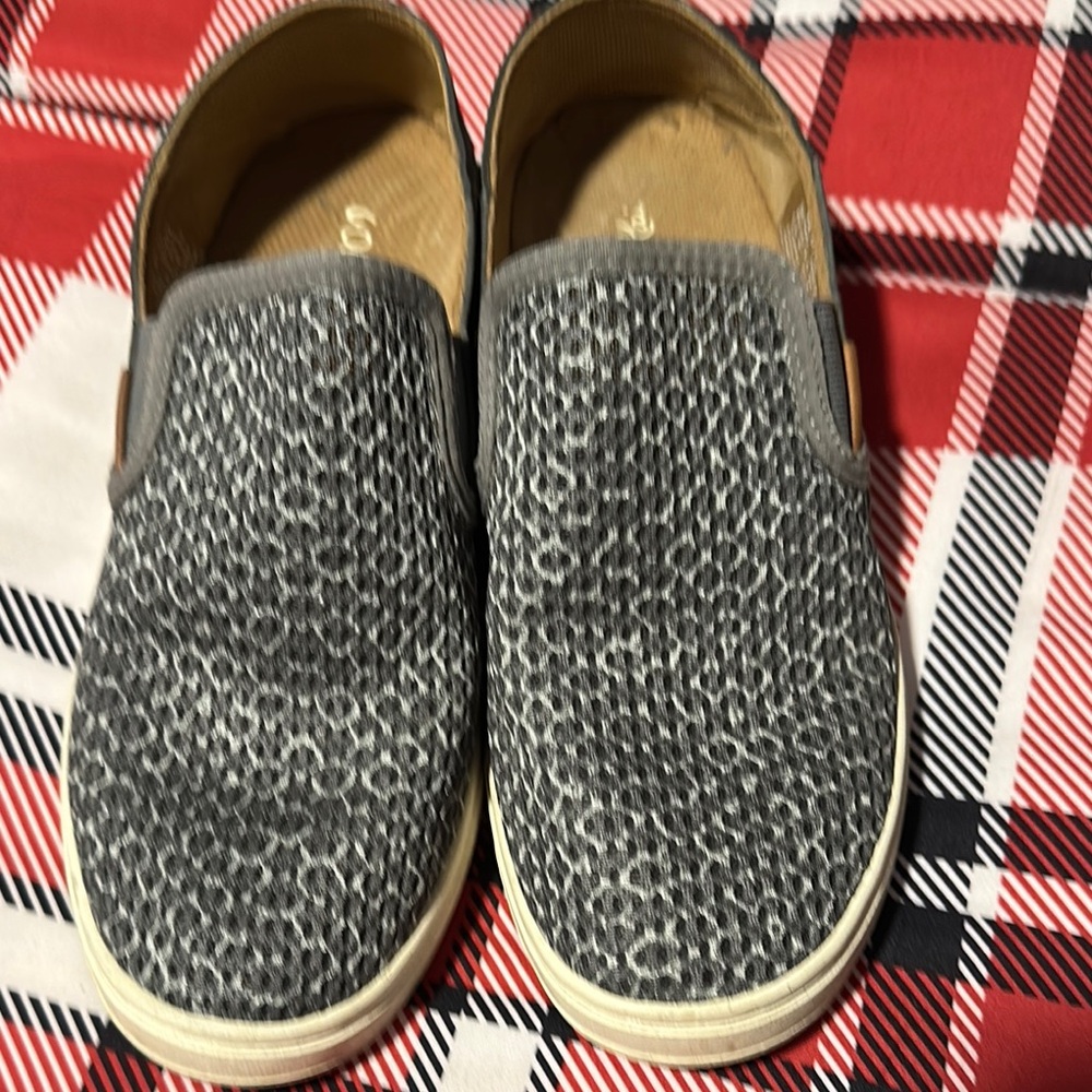 Olukai slip on shoes size 37
